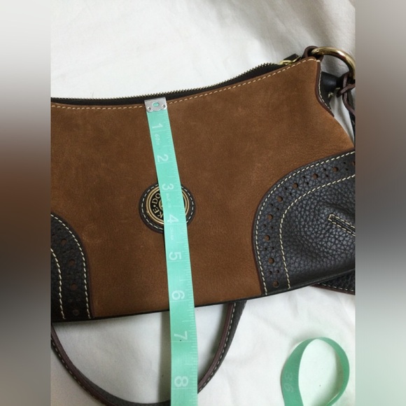 NWOT Dooney & Bourke shoulder purse. Light brown suede - Picture 14 of 16